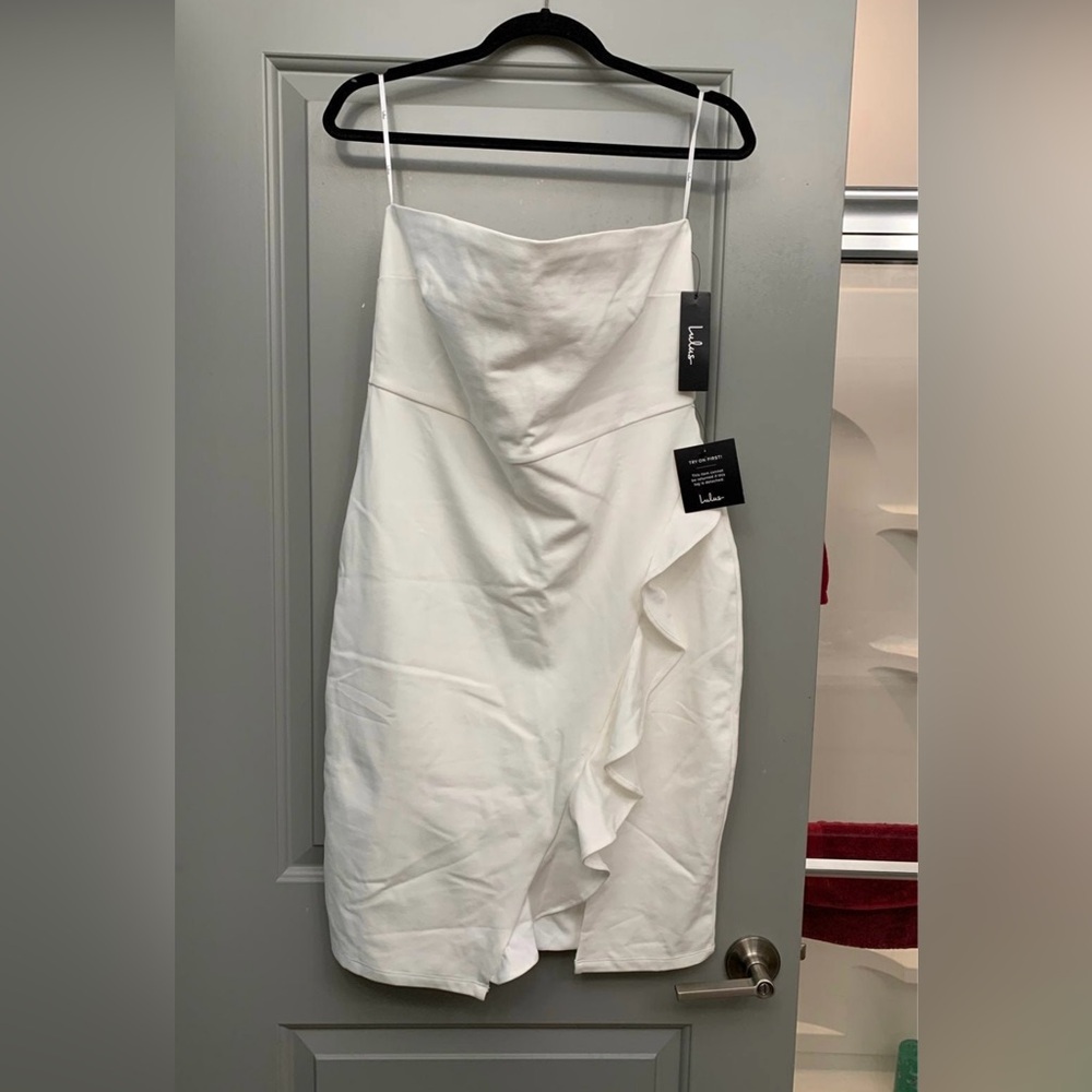 Lulus Brand new Strapless, stretchy, white dress. Super cute just too large.
